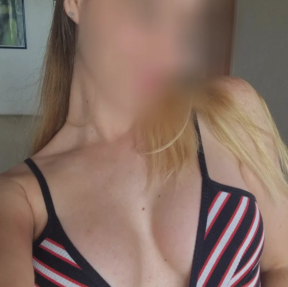 Caroline, 24