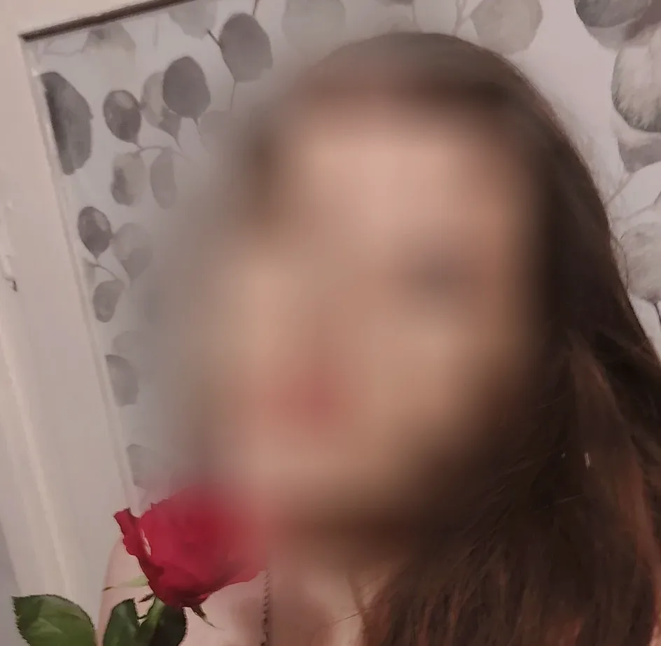 Emma, 27